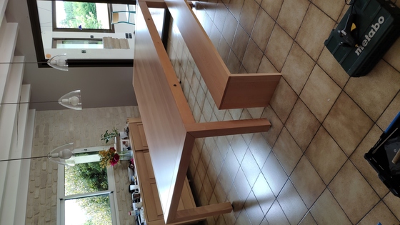 Moderne Sitzbank aus Massivholz in Buche oder Eiche